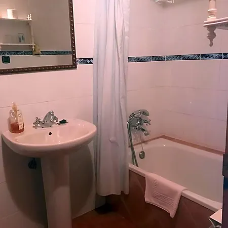 Vinueva فندق Reocín